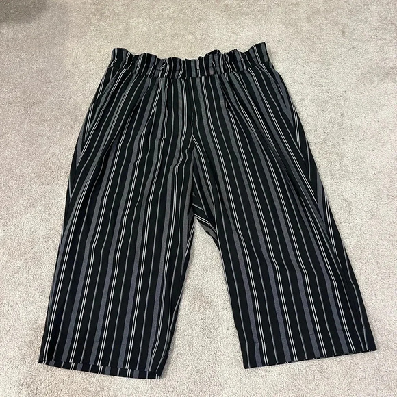Lane Bryant Cropped Striped Paper Bag Waist Pants - Picture 1 of 7